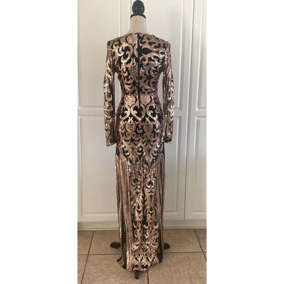 Fashion Nova Black and Gold Patterned Long Sleeve Dress - Picture 4 of 7